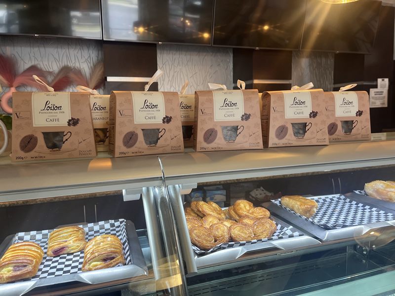 Dolce Bakery & Cafe interior