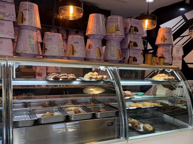 Dolce Bakery & Cafe interior